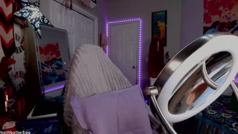 Snapshot of veeweatherbee chatting on September 16, 11:20 pm Violet Weatherbee online show from September 16, 11:20 pm