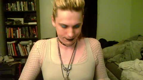 Victoria McKinley online show from January 14, 4:04 am