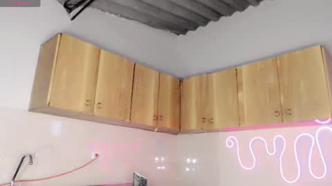 violeta_r_01 online show from June 18, 4:46 am