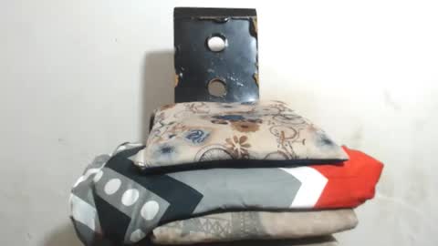 SHENIEL RODRIGUEZ online show from January 13, 4:30 pm