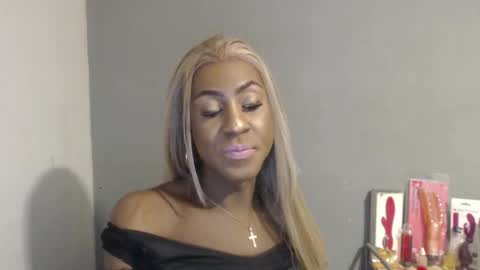 SHENIEL RODRIGUEZ online show from February 2, 7:29 am