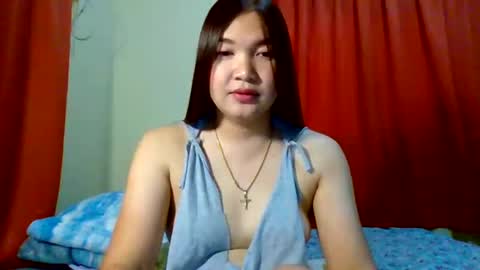 Snapshot of xsweetiemajax chatting on January 5, 2:15 am HI IM PAULINE online show from January 5, 2:15 am