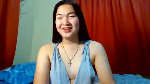 Snapshot of xsweetiemajax chatting on January 13, 1:13 am HI IM PAULINE online show from January 13, 1:13 am