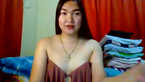 Snapshot of xsweetiemajax chatting on February 16, 2:43 am HI IM PAULINE online show from February 16, 2:43 am