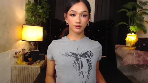 Snapshot of xxgoddessofsatisfactionxx chatting on October 21, 5:03 pm Sophie online show from October 21, 5:03 pm
