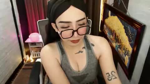 yassiered online show from April 13, 8:18 am