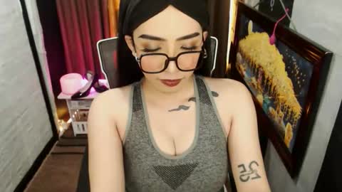 yassiered online show from June 1, 1:40 am