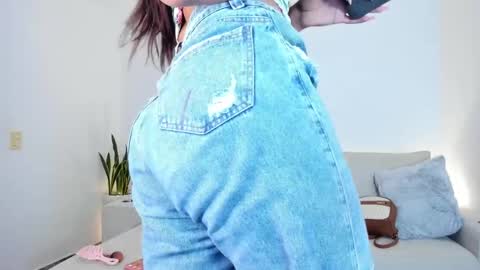 Snapshot of your_favorite_doll_ chatting on February 19, 10:31 pm Eliza online show from February 19, 10:31 pm