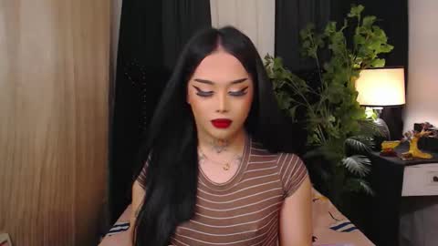 kim online show from December 1, 9:23 am