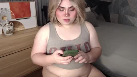 Snapshot of yourkittykimmy_xxx chatting on October 6, 5:51 am kit online show from October 6, 5:51 am