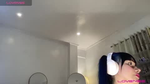 Snapshot of yournaughtyprincessx chatting on December 23, 3:33 pm yournaughtyprincessx online show from December 23, 3:33 pm