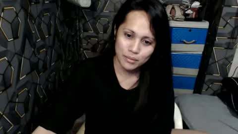 yumi online show from November 23, 7:05 pm