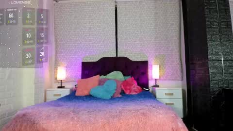Snapshot of zamara_kleii chatting on September 9, 2:43 am Zamara Kleii online show from September 9, 2:43 am