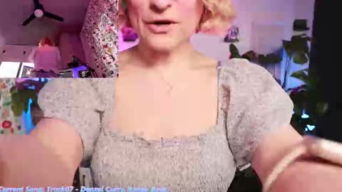 Zoey Ryan online show from November 27, 5:37 pm