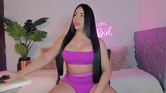 Korina Saenz01 online show from March 14, 9:40 pm