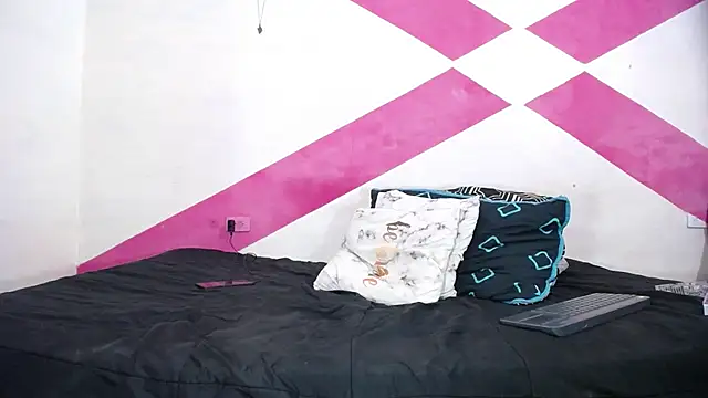 MIA luxce29 online show from January 8, 1:32 am