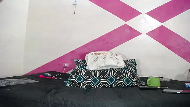 MIA luxce29 online show from January 31, 4:14 am