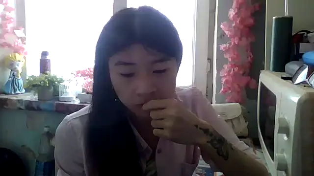 CarlyJoy online show from April 9, 9:15 am