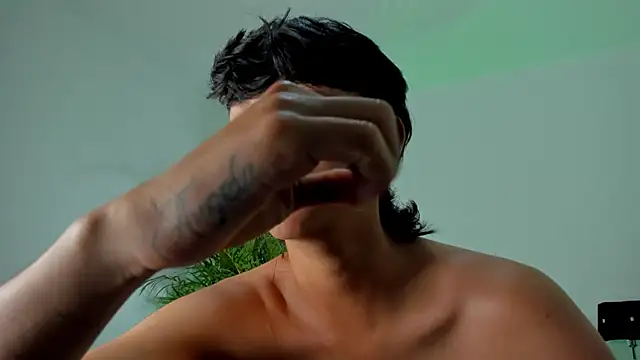 xhenisa  online show from October 8, 8:32 pm