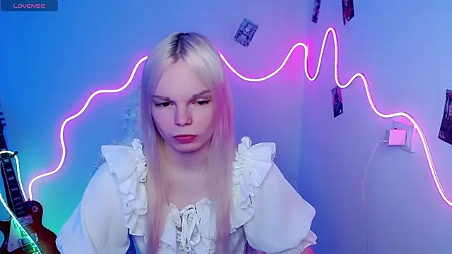 Emily Nyaffee online show from October 30, 12:31 am