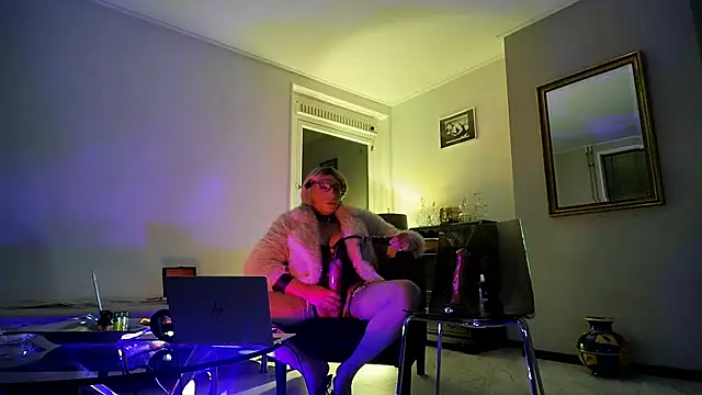 CharlotteVixxens online show from November 12, 12:01 am