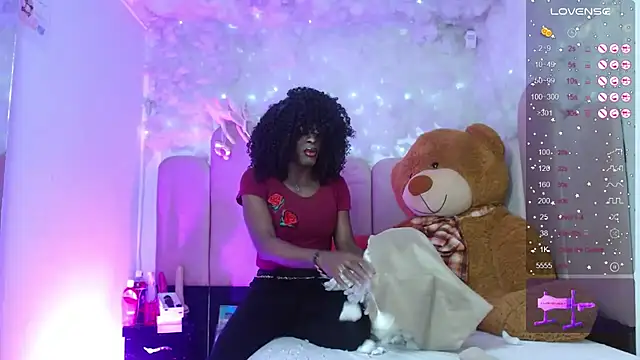 puca ebony online show from December 4, 7:40 pm