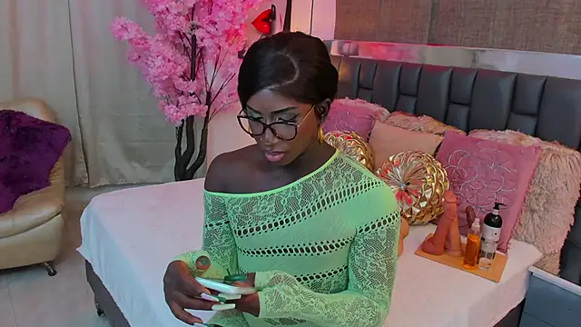 IsseyMz online show from December 16, 5:06 am