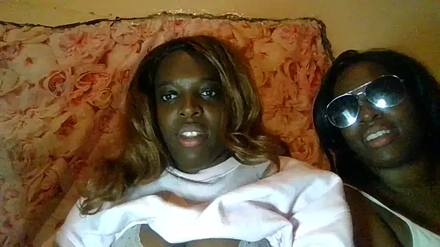 Snapshot of Brandyuk2 chatting on October 24, 8:03 pm Brandyuk2 online show from October 24, 8:03 pm