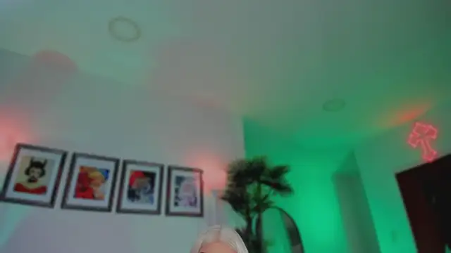 Taylor  foxxx online show from December 17, 5:57 am