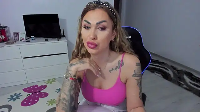 GlossyDiamondX online show from March 17, 6:57 am