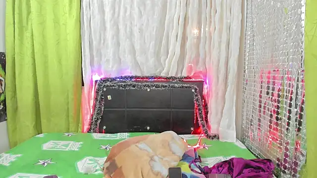 Snapshot of Megan_Miles02 chatting on December 29, 10:01 am Megan Miles02 online show from December 29, 10:01 am