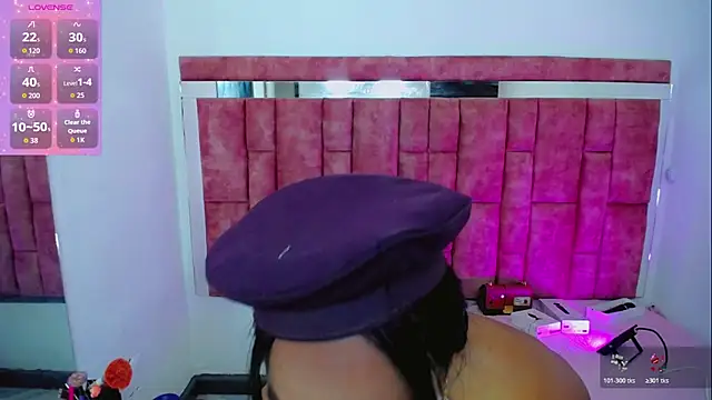 KayleighDreams  online show from April 2, 5:05 am