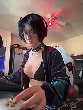 YandereDemon online show from October 1, 5:35 pm