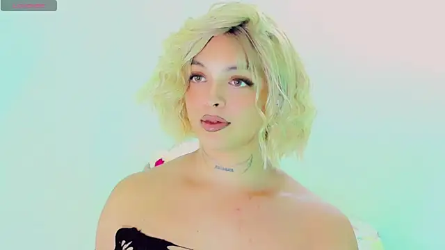 Emmaa Saenz  online show from March 22, 10:58 pm