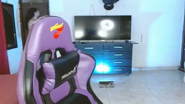 engielphoenis14 online show from March 5, 11:43 pm