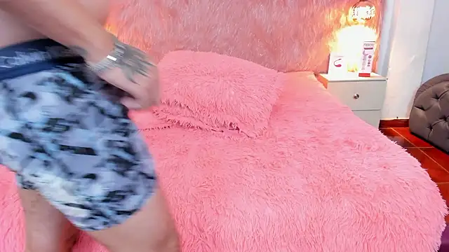 Derek and Skarlet online show from January 16, 8:49 pm