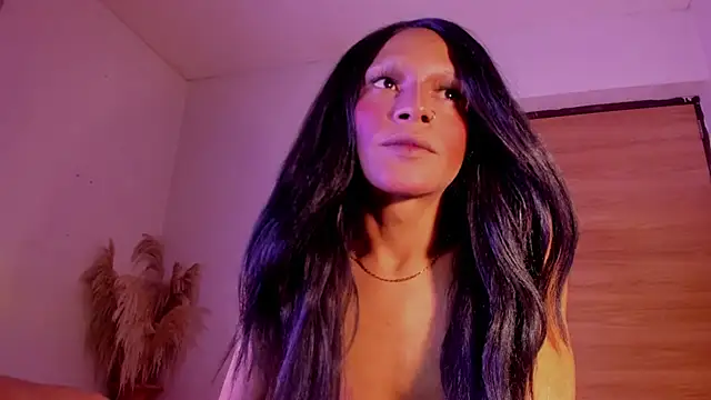 carolinemiller7 online show from December 15, 10:26 pm