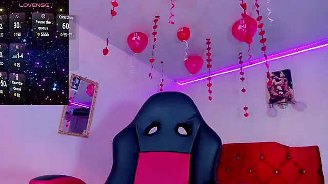 naomy  xx online show from February 19, 7:05 pm