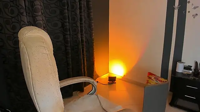 CandyLatinHott online show from December 23, 1:08 am