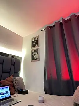 Vonmodel1 online show from January 6, 4:34 pm