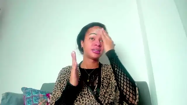 meghanSusexx online show from December 15, 6:42 am