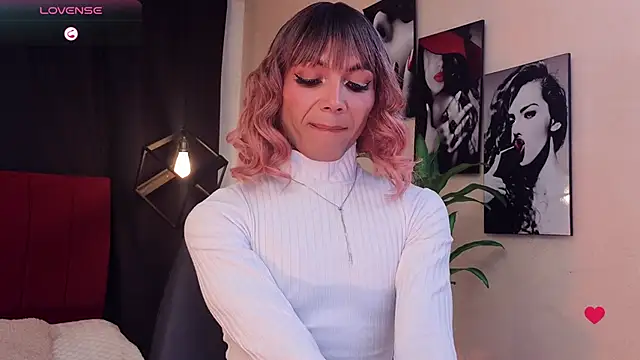 Megan Do Santos online show from October 10, 9:05 pm