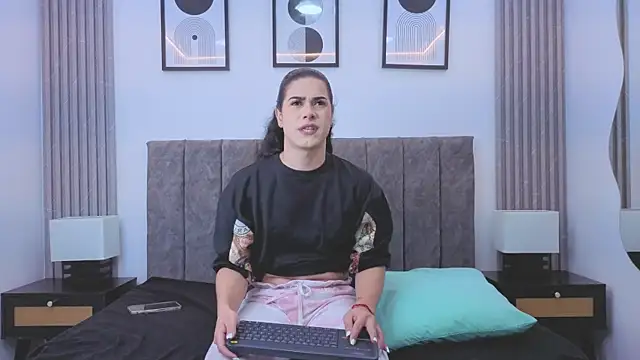 Luciana Ortiz1 online show from June 3, 7:28 pm