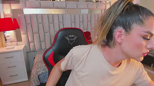 mariiahneedles online show from February 4, 12:40 am