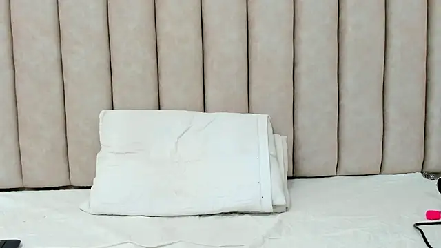 FreyaMoller online show from April 9, 7:09 pm