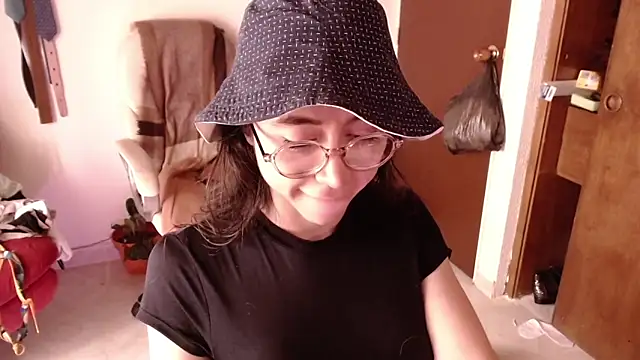 emily pearl  online show from October 28, 3:54 pm