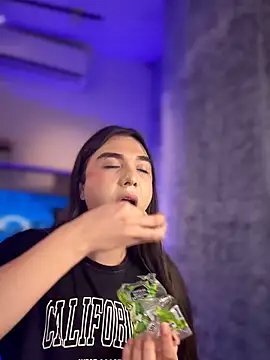 saracaball  online show from March 11, 7:45 am