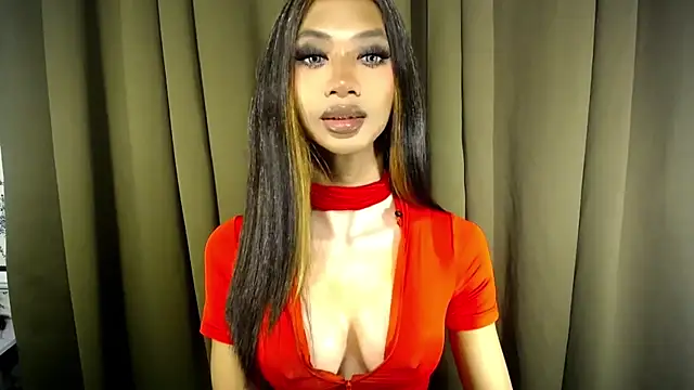 PrettyLatiina online show from November 16, 4:50 pm