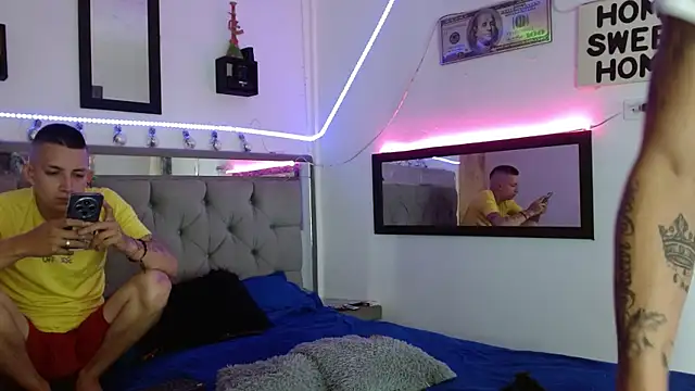 parejacaliente20154 online show from February 22, 12:08 pm