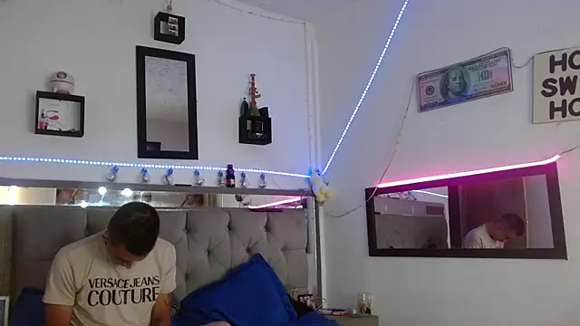 parejacaliente20154 online show from March 19, 12:01 pm